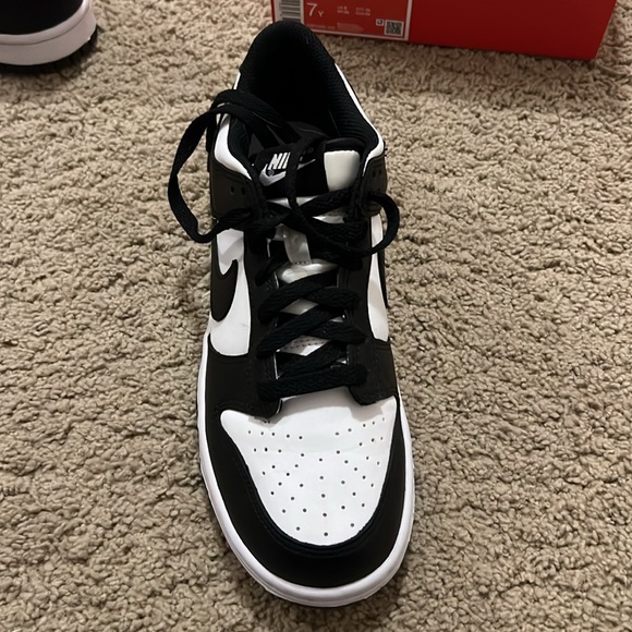 Nike Dunk low (GS), white/black, size 7 fits women’s size 8/8.5 - Picture 6 of 7